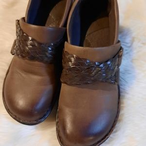 New! B.O.C.  BROWN LEATHER CLOGS IN SIZE 6